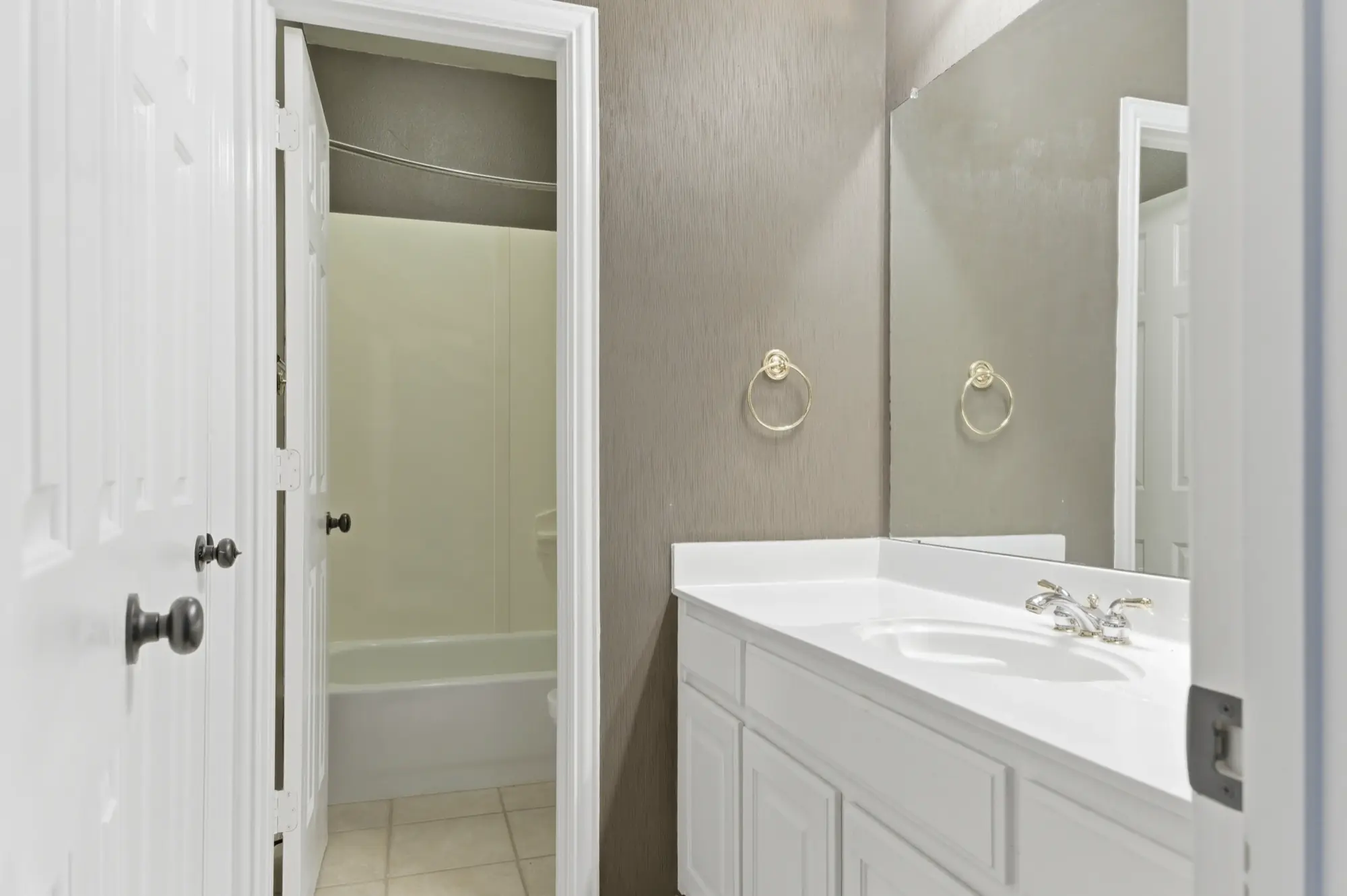 Guest bathroom alternate